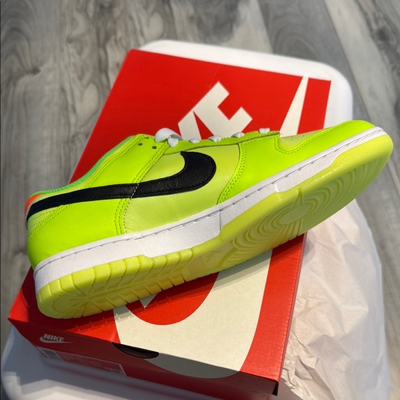 Nike Dunk Low SE Splash Volt - Picture 8 of 10